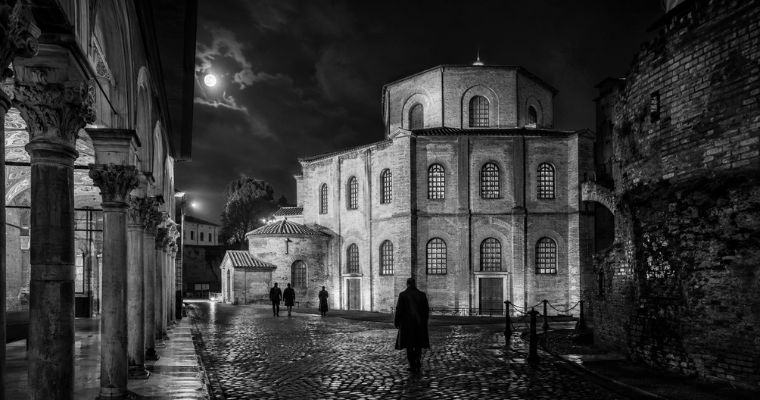 Ravenna Oscura: Delitti, Fantasmi e Simboli
